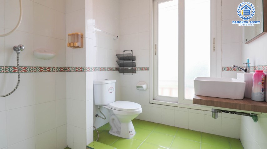 *****ทาวน์เฮ้าส์มือสองย่านลาดพร้าว ม.คาซ่าซิตี้ ลาดพร้าว เนื้อที่กว้าง 27.50 ตร.ว. ฟังก์ชัน 3 ห้องนอน  4 ห้องน้ำ ทาวน์เฮ้าส์ตกแต่งสวย ในย่านอยู่อาศัย เหมาะกับการทำเป็น Home Office  ตั้งบนทำเลแห่งการเดินทาง ใกล้รถไฟฟ้าสายสีเหลือง "สถานีลาดพร้าว101" และจุดขึ้นทางด่วน "เอกมัย-รามอินทรา" จองเลย!!